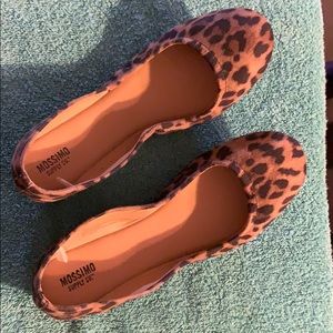 New women’s mossimo leopard flats